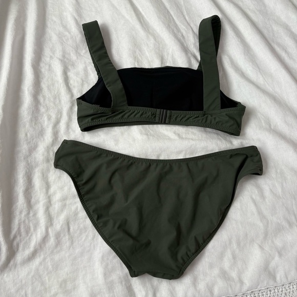 Bondi Born US 8 MEDIUM Anja Bikini Top Leya Bottom sculpteur Dark Green Moss - Picture 2 of 6